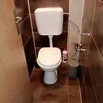 Family House عائلي بجميع مواصفات الراحة Травник