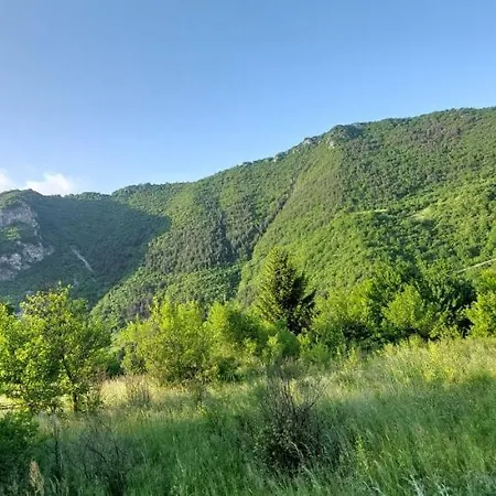 Family House عائلي بجميع مواصفات الراحة * Travnik